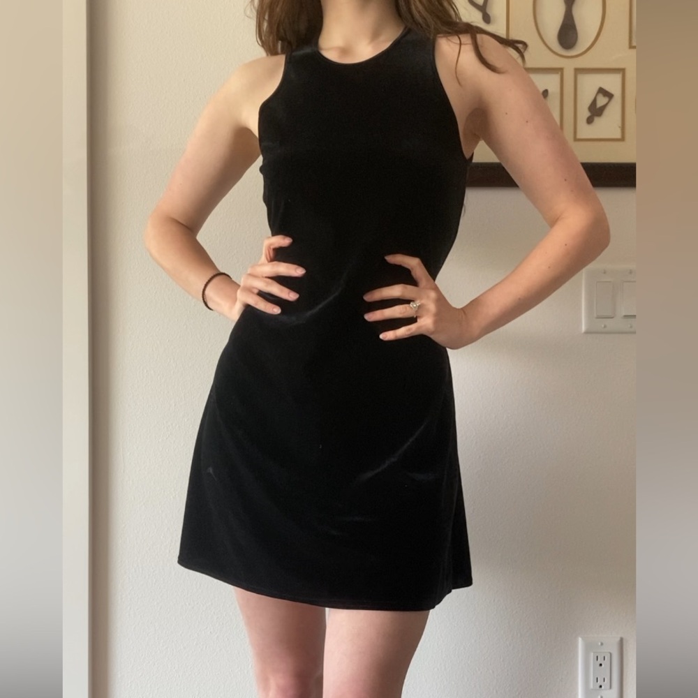 Elegant Black Velvet Sleeveless Dress